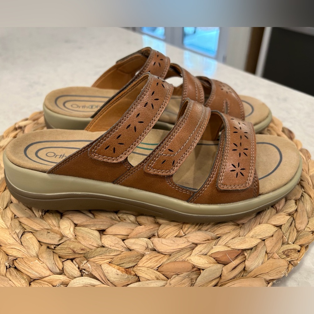 Ortho Feet like new Tan Triple Strap Adjustable Comfort Sandals 6 1/2